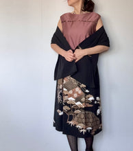 画像をギャラリービューアに読み込む, 西陣織 袋帯& 糸目刺繍 黒留袖 タックワンピース & ショール 橘 菊 梅 松 黒 金 9号~11号 M 裏地付き|着物リメイクあんえんkyoto(キモノリメイクアンエンキョウト)