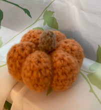 画像をギャラリービューアに読み込む, ずっと触っていたくなるかぼちゃ|M'S CROCHET(エムズクロシェット)