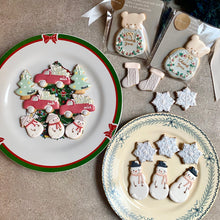 画像をギャラリービューアに読み込む, ミニスノーマンとツリーを乗せた車 アイシングクッキーセット|sumirecookies(スミレクッキーズ)