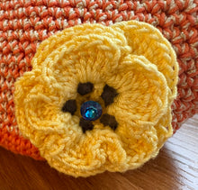 画像をギャラリービューアに読み込む, ラメ入りオレンジポーチ パンジー付き|M'S CROCHET(エムズクロシェット)