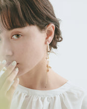 画像をギャラリービューアに読み込む, gold flower chain|felice(フェリーチェ)