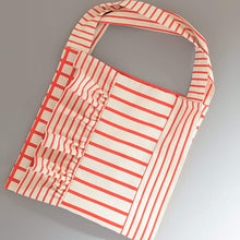 画像をギャラリービューアに読み込む, 作家オリジナル生地でつくった肩掛けアシメフリルバッグ|takutomo(タクトモ)