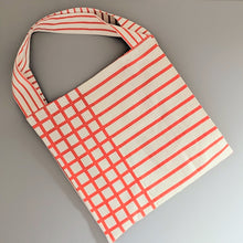 画像をギャラリービューアに読み込む, 作家オリジナル生地でつくった肩掛けアシメフリルバッグ|takutomo(タクトモ)