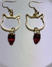 画像をギャラリービューアに読み込む, 猫耳カットといちごのピアス|mimine(ミミンヌ)