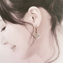 画像をギャラリービューアに読み込む, 白蝶貝透かしピアス|beads room mimo(ビーズルームミモ)