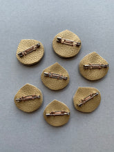 画像をギャラリービューアに読み込む, ブローチ【くり】|tsubutsubu design.(ツブツブデザイン)