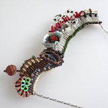 画像をギャラリービューアに読み込む, 冬の街//立体刺繍ネックレス|hanmmmo(ハンモ)