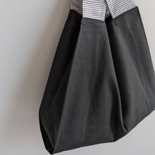 画像をギャラリービューアに読み込む, オーガンジーが可愛い手持ちタイプのアシメフリルバッグ|takutomo(タクトモ)