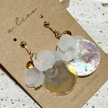 画像をギャラリービューアに読み込む, シェルフラワーピアス/イヤリング|a.line(エーライン)