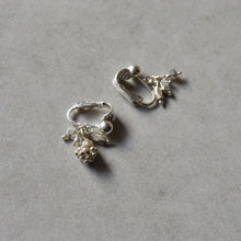 画像をギャラリービューアに読み込む, お花のカレンシルバーと天然石のイヤリング|YEAH.JAPAN(イエアジャパン)