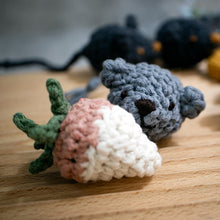 画像をギャラリービューアに読み込む, ホワイトチョコいちごとグレーマウス|necono(ネコノ)