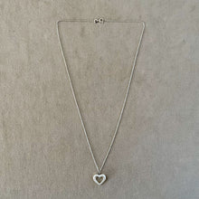 画像をギャラリービューアに読み込む, 【ネックレス】大人の洗練されたアクセント オープンハートパールネックレス|ERIKOART(エリコアート)