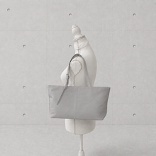 画像をギャラリービューアに読み込む, Wide Tote / Mist Gray|MahL(マール)