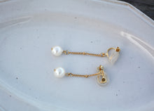 画像をギャラリービューアに読み込む, 「月の雫珠」国産あこや真珠バロックパール*サージカルステンレス・イヤリング(スタッドチェーン)|ツバメ舎(ツバメシャ)