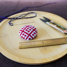 画像をギャラリービューアに読み込む, こぎん刺しブローチ/うろこ|PlusDot+.(プラスドット)