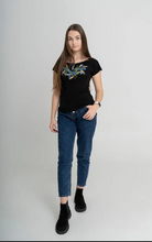 画像をギャラリービューアに読み込む, 刺繍入りT-シャツ ・ 深いネックライン|Ukrainian Embroidery Wear ”Mavka”(ウクライナシシュウノアパレル マウカ)
