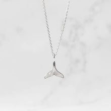 画像をギャラリービューアに読み込む, マザーオブパール クジラテール ネックレス(シルバー925/ロジウムプレーティング)|SMUK(スムーク)