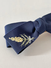 画像をギャラリービューアに読み込む, ミモザの小さな花束 フランス刺繍 リボンバレッタ|SUNNY RIBBON(サニーリボン)