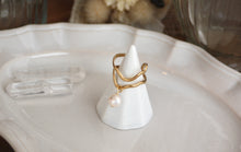 画像をギャラリービューアに読み込む, 国産あこや真珠バロックパール「月の雫珠」*サージカルステンレス・イヤーカフ片耳(1個)(ウエーブ)|ツバメ舎(ツバメシャ)