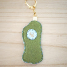 画像をギャラリービューアに読み込む, 和み猫のキーホルダー 茶とら ながのび|Little Plum(リトルプラム)