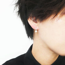 画像をギャラリービューアに読み込む, パール ハギーピアス(シルバー925)|SMUK(スムーク)