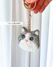 画像をギャラリービューアに読み込む, 存在感ある大きめ猫ストラップ(Lサイズ)|手作り羊毛フェルト(白グレー)|たろじろ