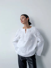 画像をギャラリービューアに読み込む, 刺繡入りブラウス (ヴィシヴァンカ)|Ukrainian Embroidery Wear ”Mavka”(ウクライナシシュウノアパレル マウカ)