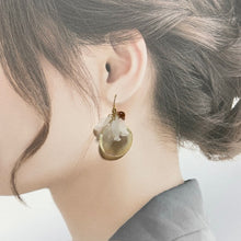 画像をギャラリービューアに読み込む, シェルフラワーピアス/イヤリング|a.line(エーライン)
