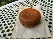 画像をギャラリービューアに読み込む, FARADAYホホバ蜜蝋バーム30g 革ケース付き|FARADAY KAMAKURA(ファラディ カマクラ)