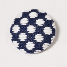 画像をギャラリービューアに読み込む, こぎん刺しブローチ/水玉|PlusDot+.(プラスドット)