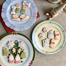 画像をギャラリービューアに読み込む, 冬のトイプードル2匹|sumirecookies(スミレクッキーズ)