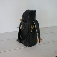 画像をギャラリービューアに読み込む, ペンギンの赤ちゃんバッグ・アデリーちゃん|ガムアママレザーズ神戸(ガムアママレザーズコウベ)