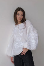 画像をギャラリービューアに読み込む, 刺繍ブラウス(ヴィシヴァンカ)|Ukrainian Embroidery Wear ”Mavka”(ウクライナシシュウノアパレル マウカ)