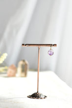 画像をギャラリービューアに読み込む, 紫の天然石 アメシスト シングルピアス|bis.(ビス)