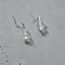 画像をギャラリービューアに読み込む, 2粒ハーキマーダイヤモンドとカレンシルバーのキャッチのいらないピアス|YEAH.JAPAN(イエアジャパン)