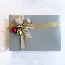 画像をギャラリービューアに読み込む, 【期間限定】クリスマス版小さな森のクッキー缶とメレンゲ花束のギフトボックス|comori(コモリ)