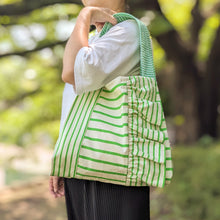 画像をギャラリービューアに読み込む, 作家オリジナル生地でつくった肩掛けアシメフリルバッグ|takutomo(タクトモ)