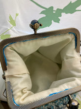 画像をギャラリービューアに読み込む, お花の口金空色がま口ポーチ|M'S CROCHET(エムズクロシェット)