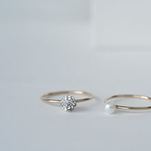 画像をギャラリービューアに読み込む, 14kgfのリング。繊細なクリスタルガラスのパヴェが手元をより繊細に|BLANCHE NEIGE(ブランシュネージュ)