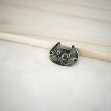 画像をギャラリービューアに読み込む, ごきげんな猫のちいさなブローチ さび|Little Plum(リトルプラム)