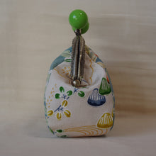 画像をギャラリービューアに読み込む, あめ玉がま口ポーチ キミドリ|PlusDot+.(プラスドット)