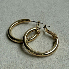 画像をギャラリービューアに読み込む, 【ピアス】耳元で遊ぶ、クラシックとモードが融合した大人のためのマルチWAYフープピアス|ERIKOART(エリコアート)