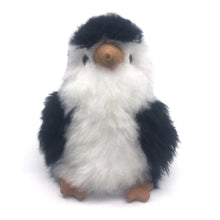画像をギャラリービューアに読み込む, ベビーアルパカの天然皮革 ペンギン ぬいぐるみ|ペルー職人手仕事・一点もの