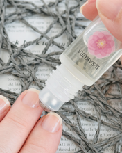 画像をギャラリービューアに読み込む, ネイルケアオイルDS(八重桜天然香料使用) 5mL|Vivid Nature Lab(ヴィヴィッド ネイチャー ラボ)