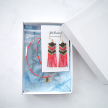 画像をギャラリービューアに読み込む, 【2点セット】ビーズフリンジピアスとピューターチャームネックレス カーマインレッド (イヤリング変更可)ギフトボックス|Ahki Beadwork(アーキービーズワーク)