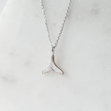 画像をギャラリービューアに読み込む, マザーオブパール クジラテール ネックレス(シルバー925/ロジウムプレーティング)|SMUK(スムーク)