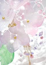 画像をギャラリービューアに読み込む, ふんわりカラーの紫陽花と金沢金箔のかんざし(ドライフラワー・天然石とガラスの揺れるチャーム付き)|ハピネスウェーブ