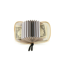 画像をギャラリービューアに読み込む, ペルケ perche×黒ねこ意匠 ROBIN / ジャバラカードウォレット|perche(ペルケ)