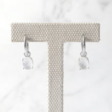 画像をギャラリービューアに読み込む, マザーオブパール ワンタッチ ダングル ピアス(シルバー925/ロジウムプレーティング)|SMUK(スムーク)