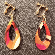 画像をギャラリービューアに読み込む, イヤリング 穴あき楕円 赤|曲寄木 JuJu(マガリヨセギ ジュジュ)